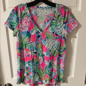 Lilly Pulitzer Etta V-neck Raise the Bar Print T-shirt Top  100% cotton Small